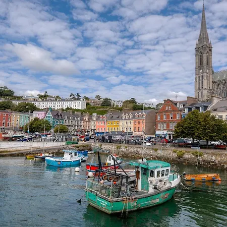 14 Dun Farraige * Cobh